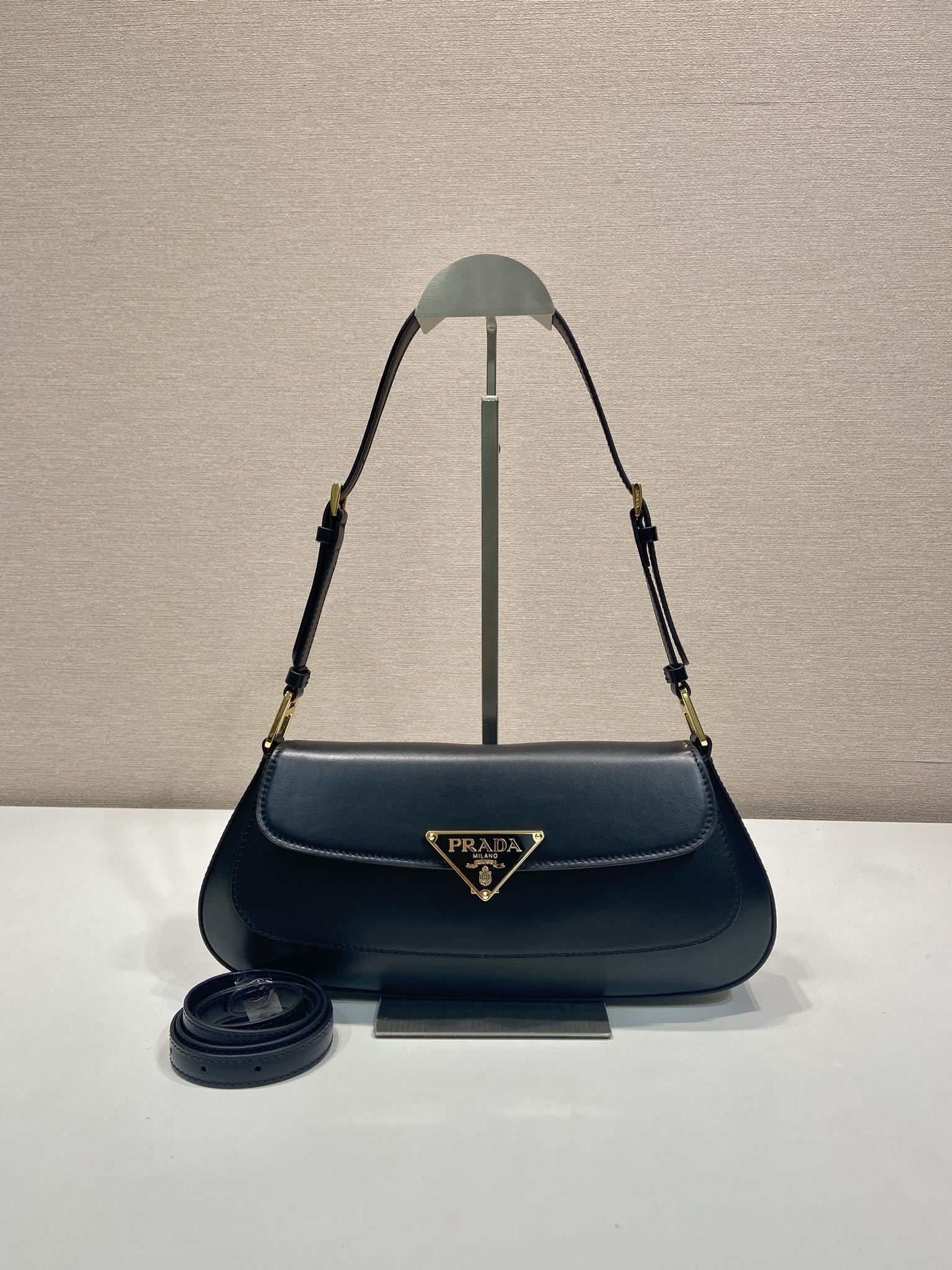 Pra*a top handle bags
